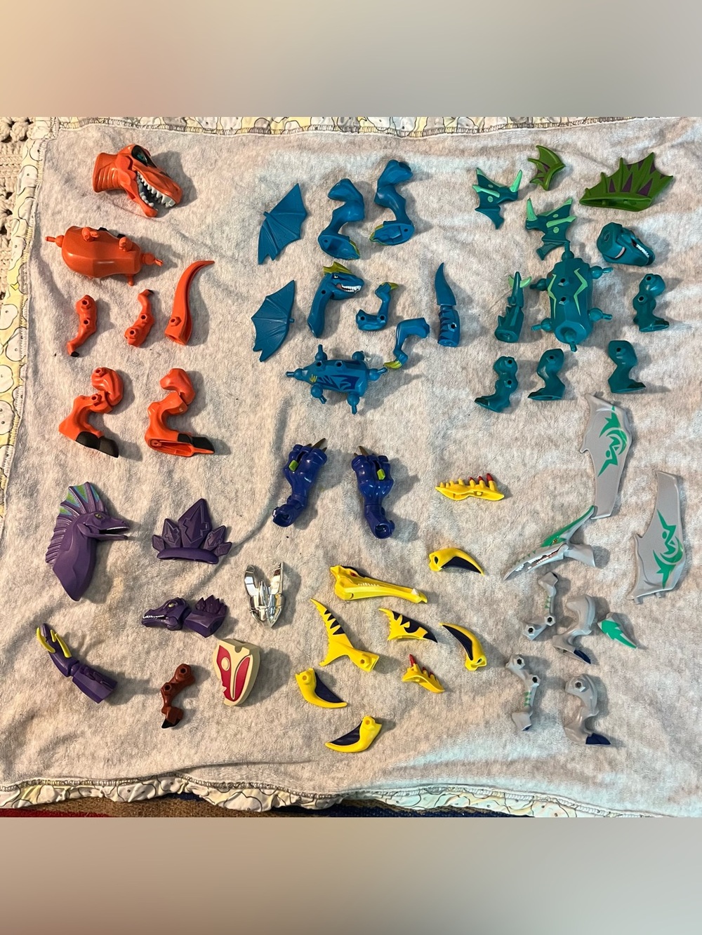 53 Hasbro Dino Hero Mashers Jurassic World T Rex/Amargasaurus lot part pieces